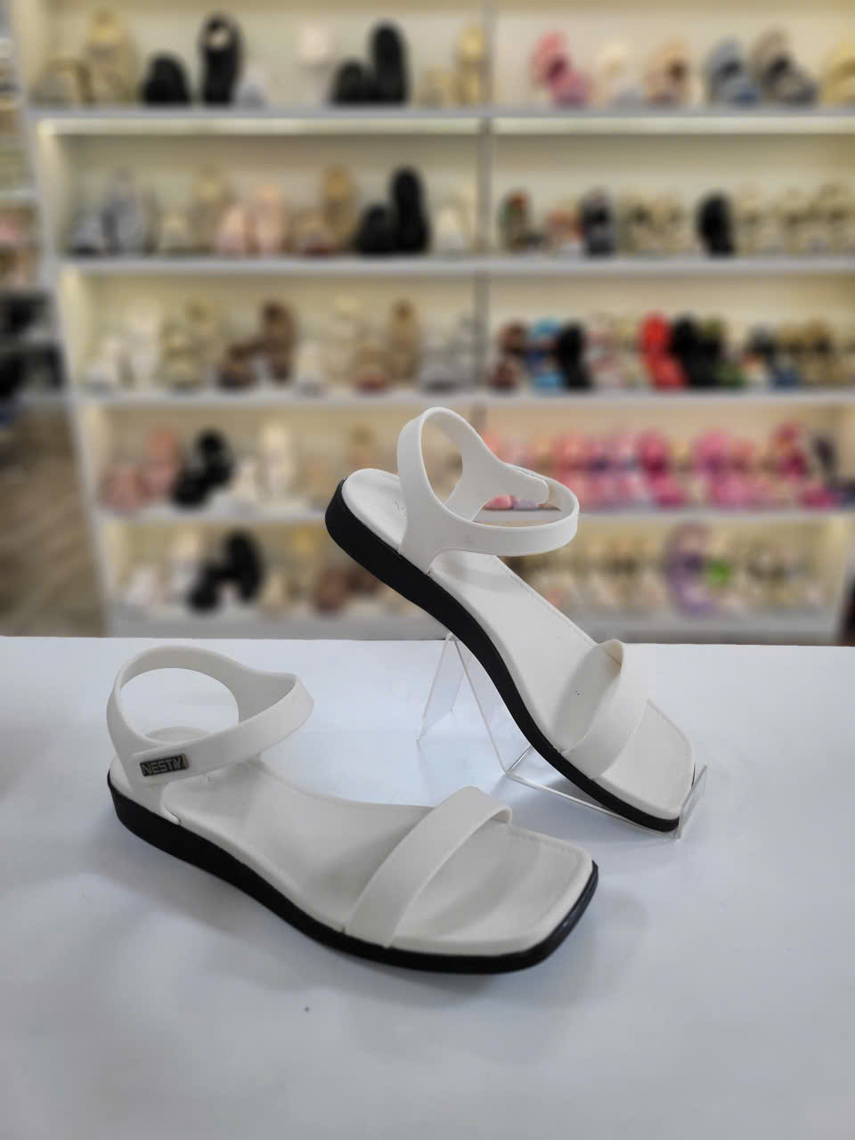 GIÀY SANDAL NỮ ĐẾ BẰNG NESTY NE47 - THIẾT KẾ QUAI NGANG BASIC TỐI GIẢN, ÊM CHÂN